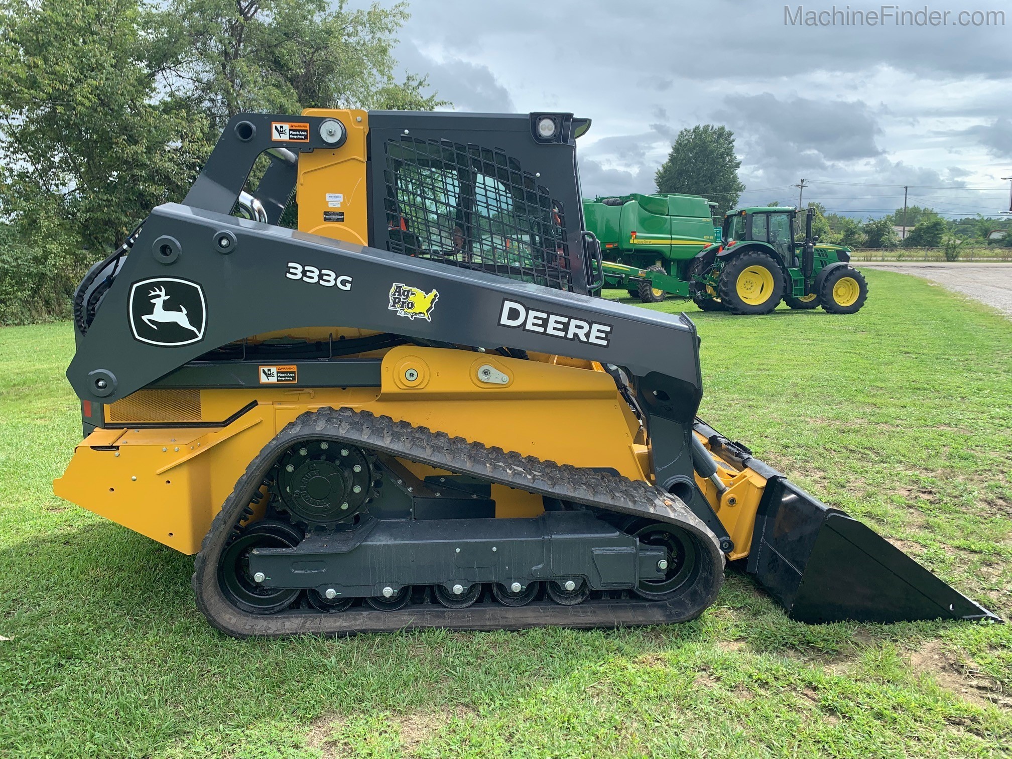 2020 John Deere 333G Image 8