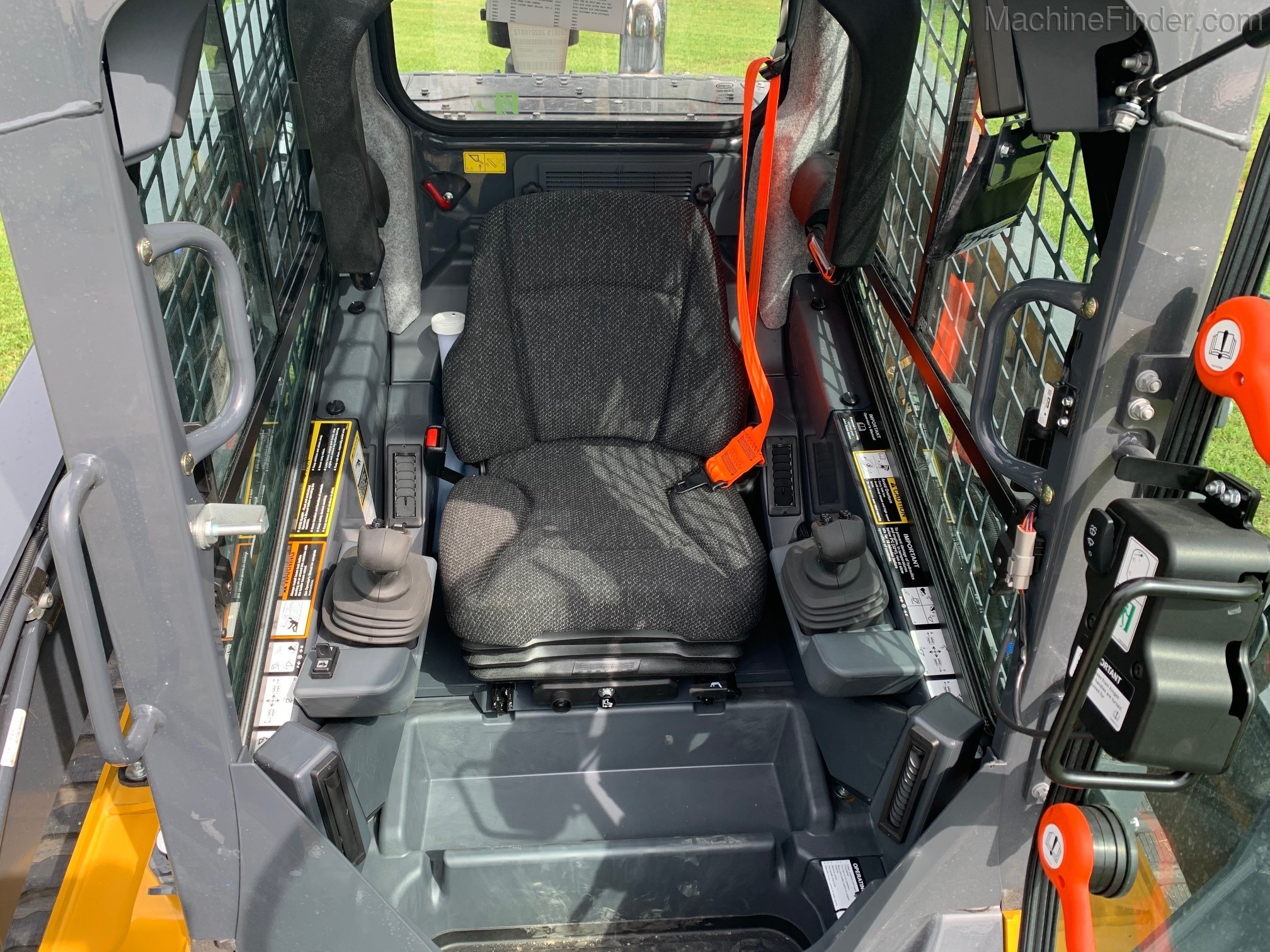 2020 John Deere 333G Image 9