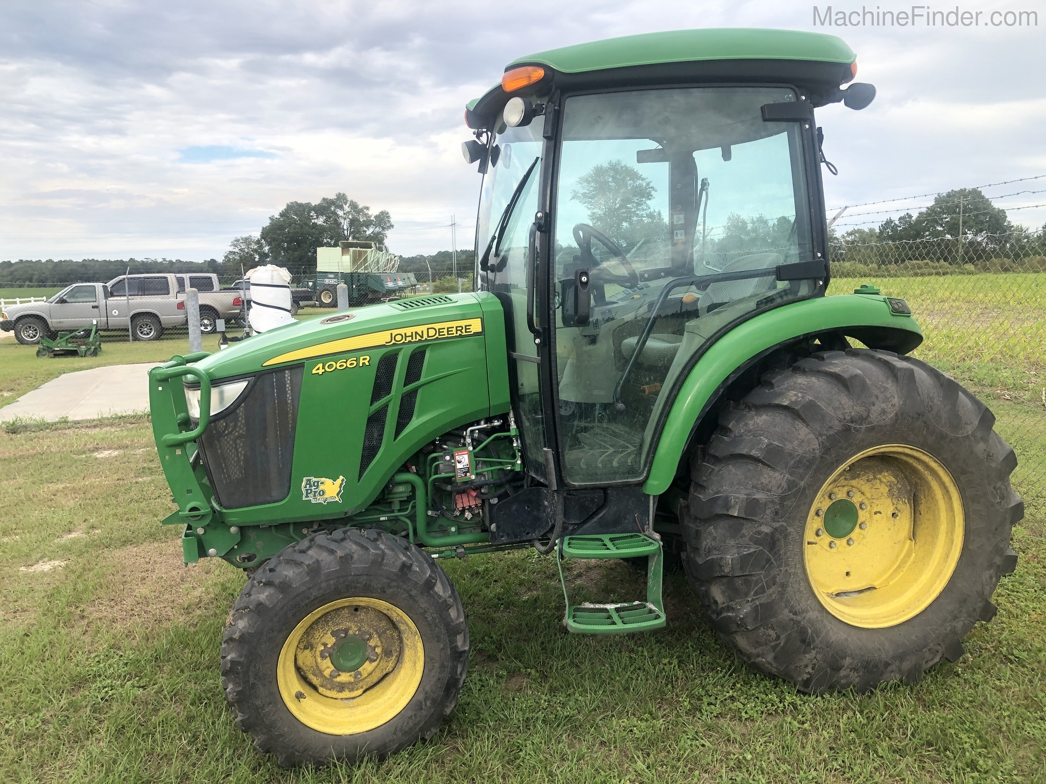 2018 John Deere 4066R Image 4