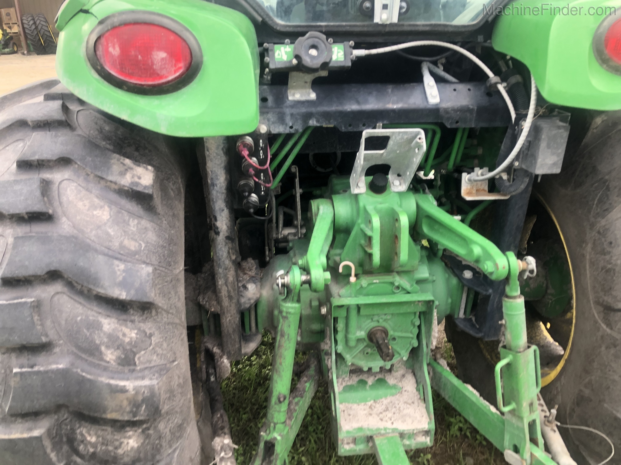 2018 John Deere 4066R Image 5