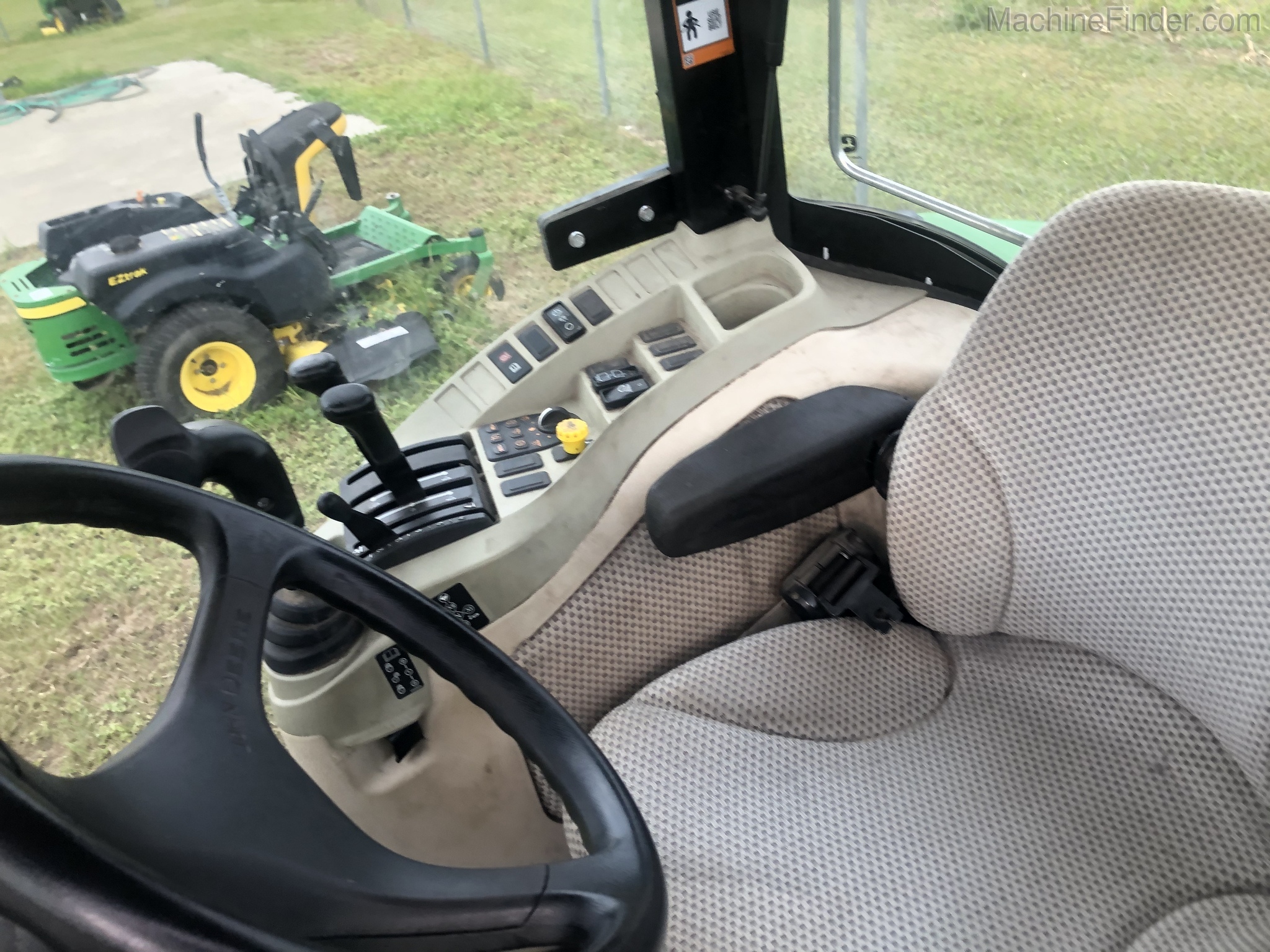 2018 John Deere 4066R Image 6