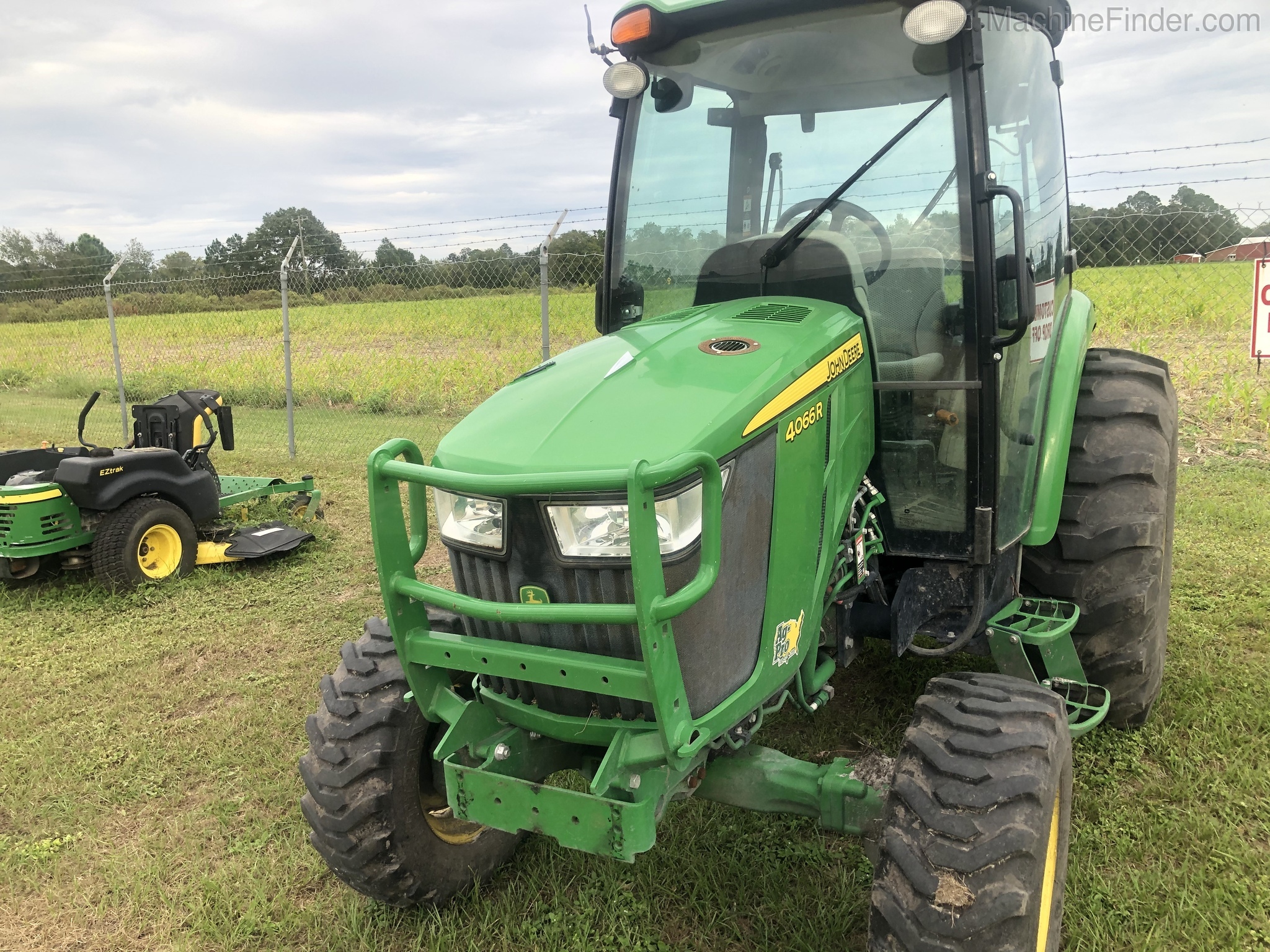 2018 John Deere 4066R Image 3