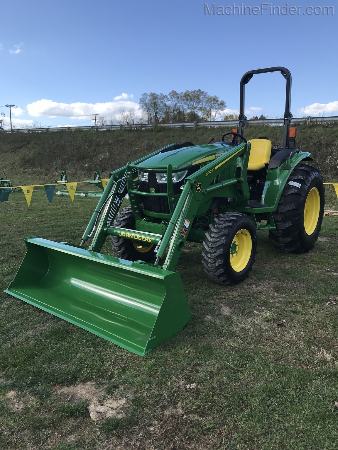 2019 John Deere 4066M Image 3