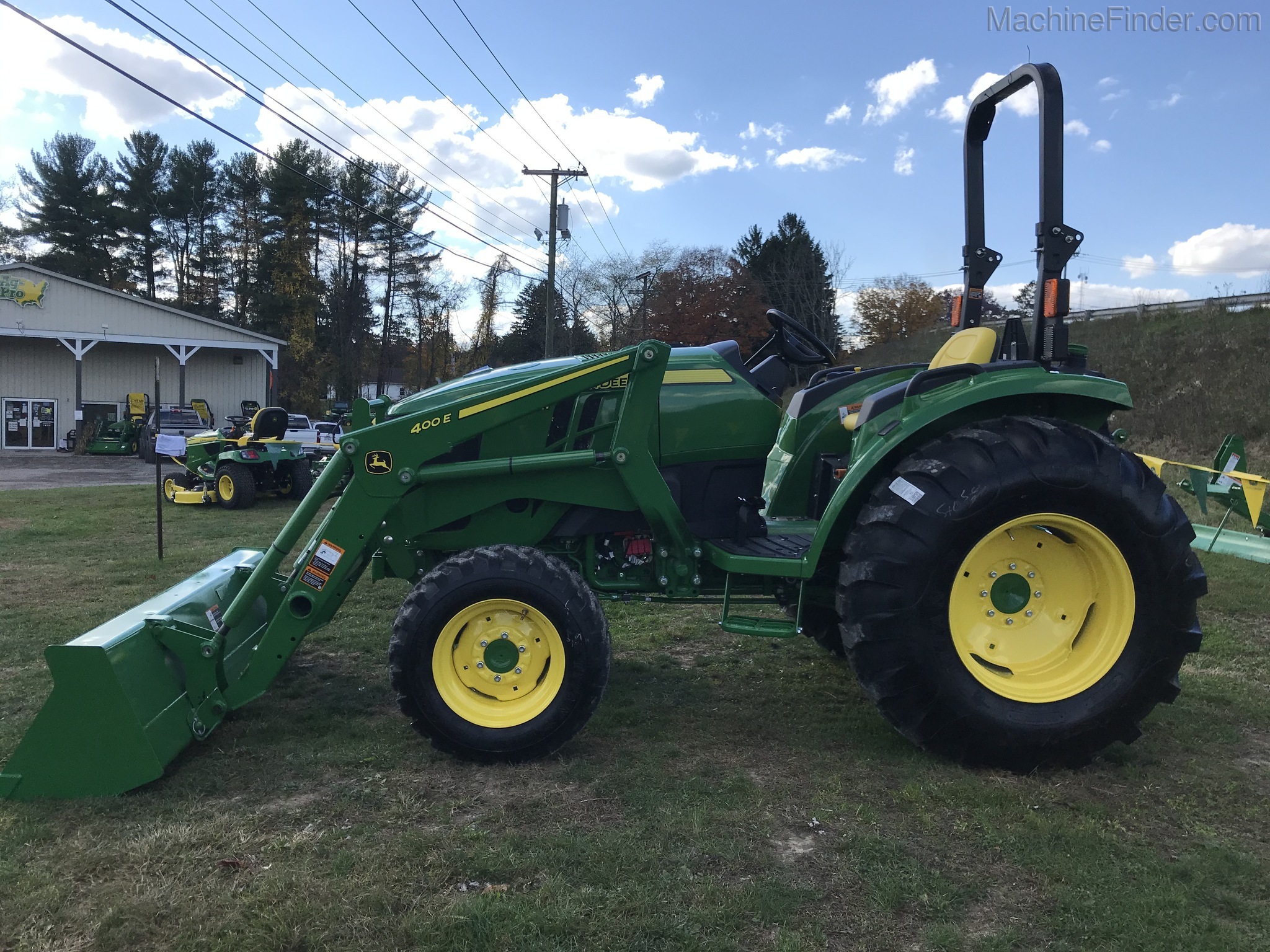2019 John Deere 4066M Image 4