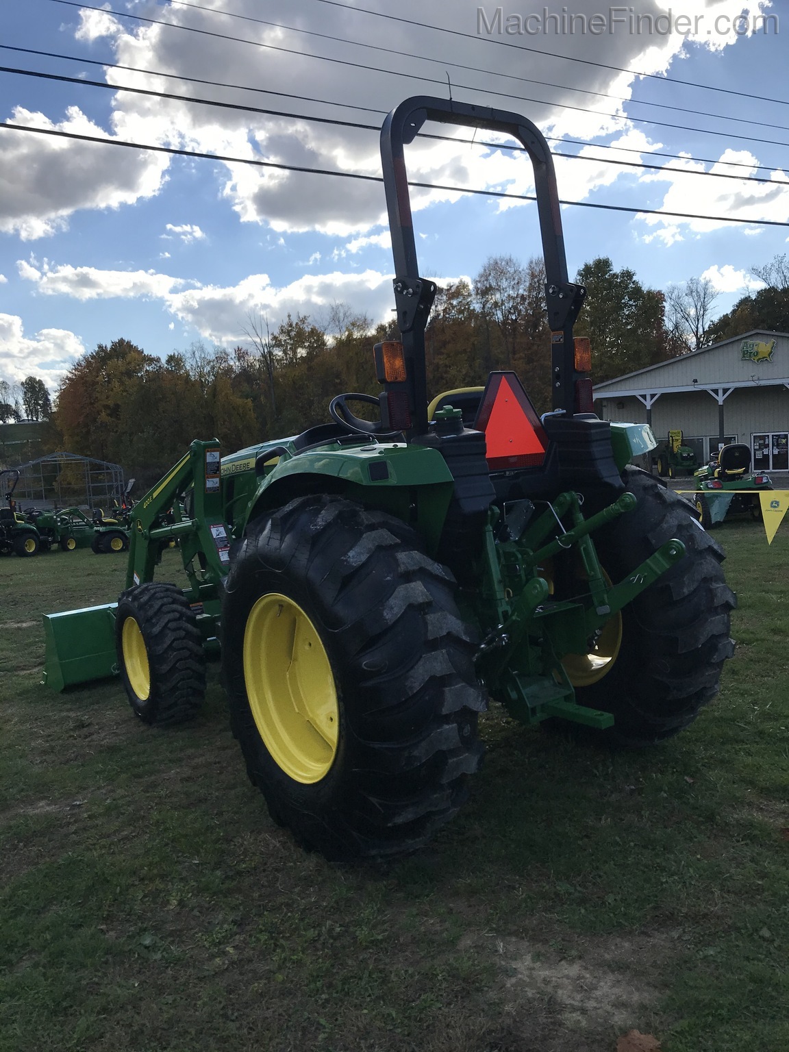 2019 John Deere 4066M Image 5