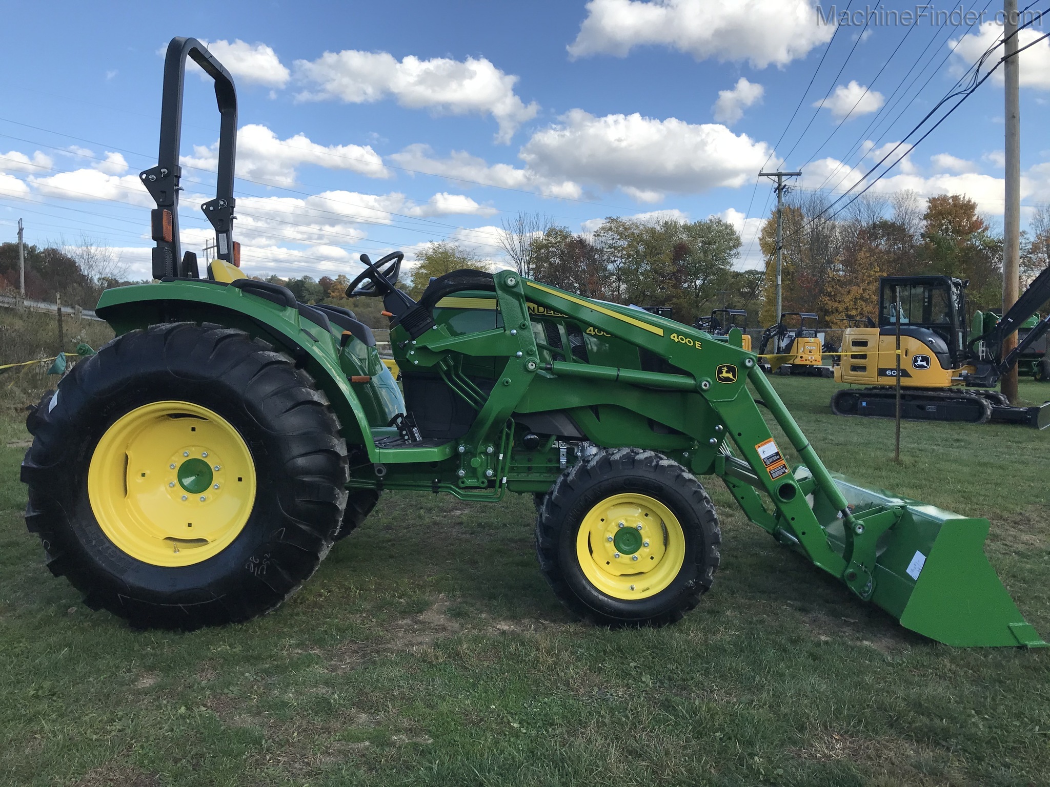 2019 John Deere 4066M Image 8
