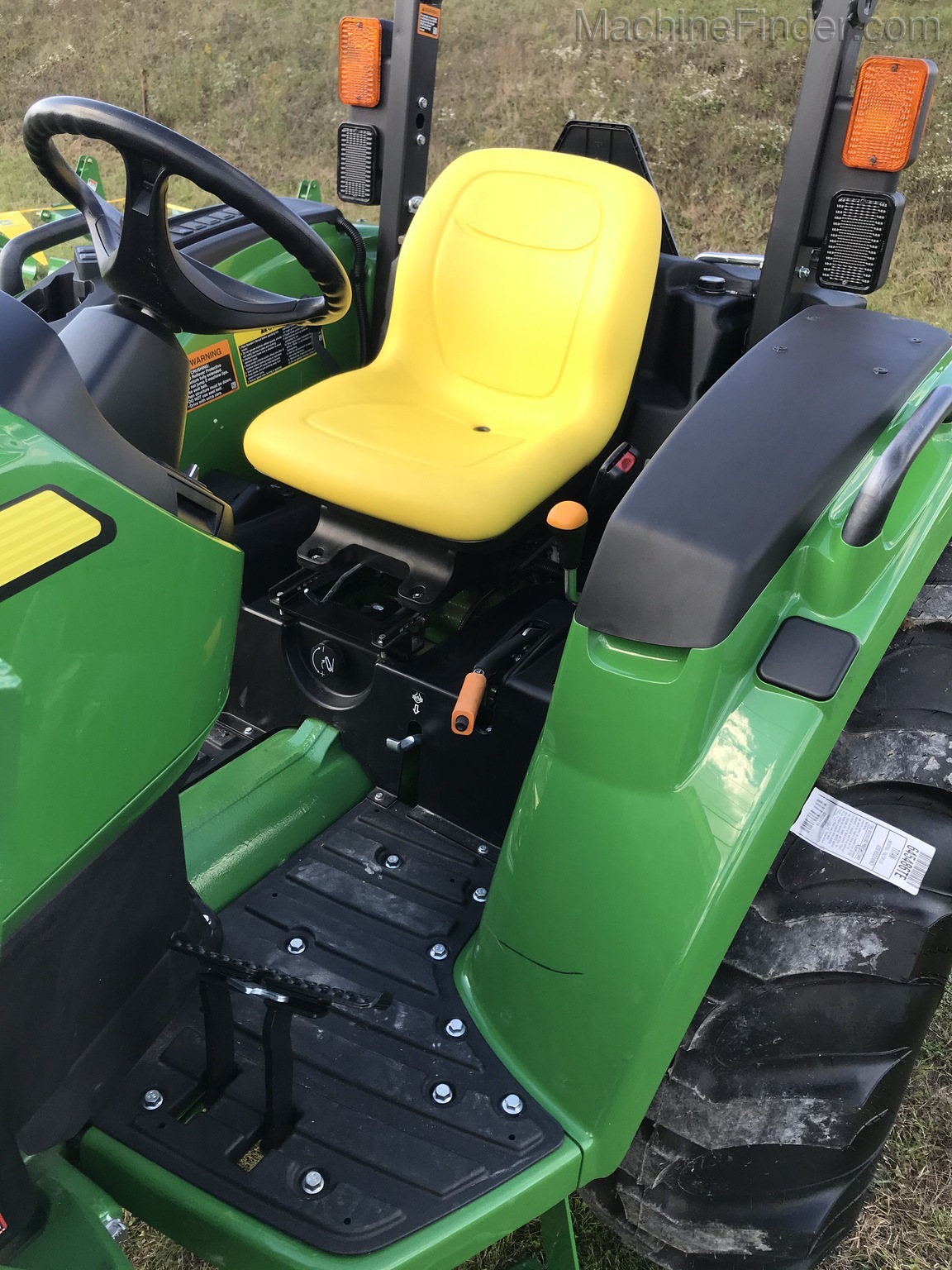 2019 John Deere 4066M Image 9