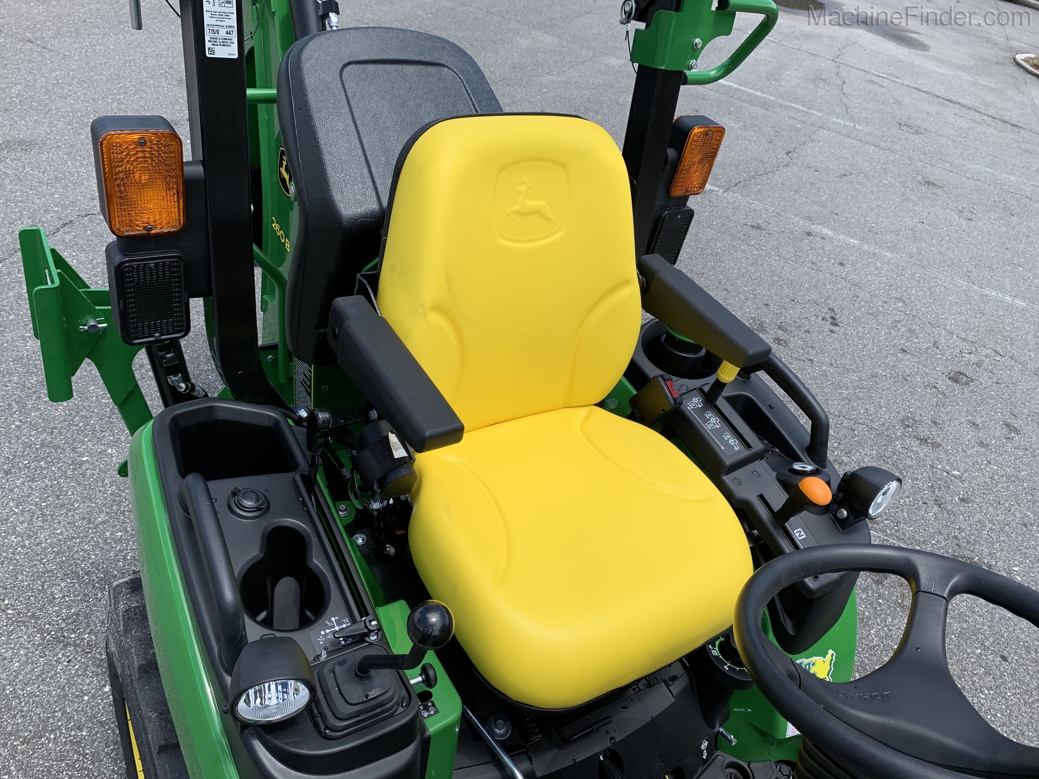 2020 John Deere 2025R Image 5