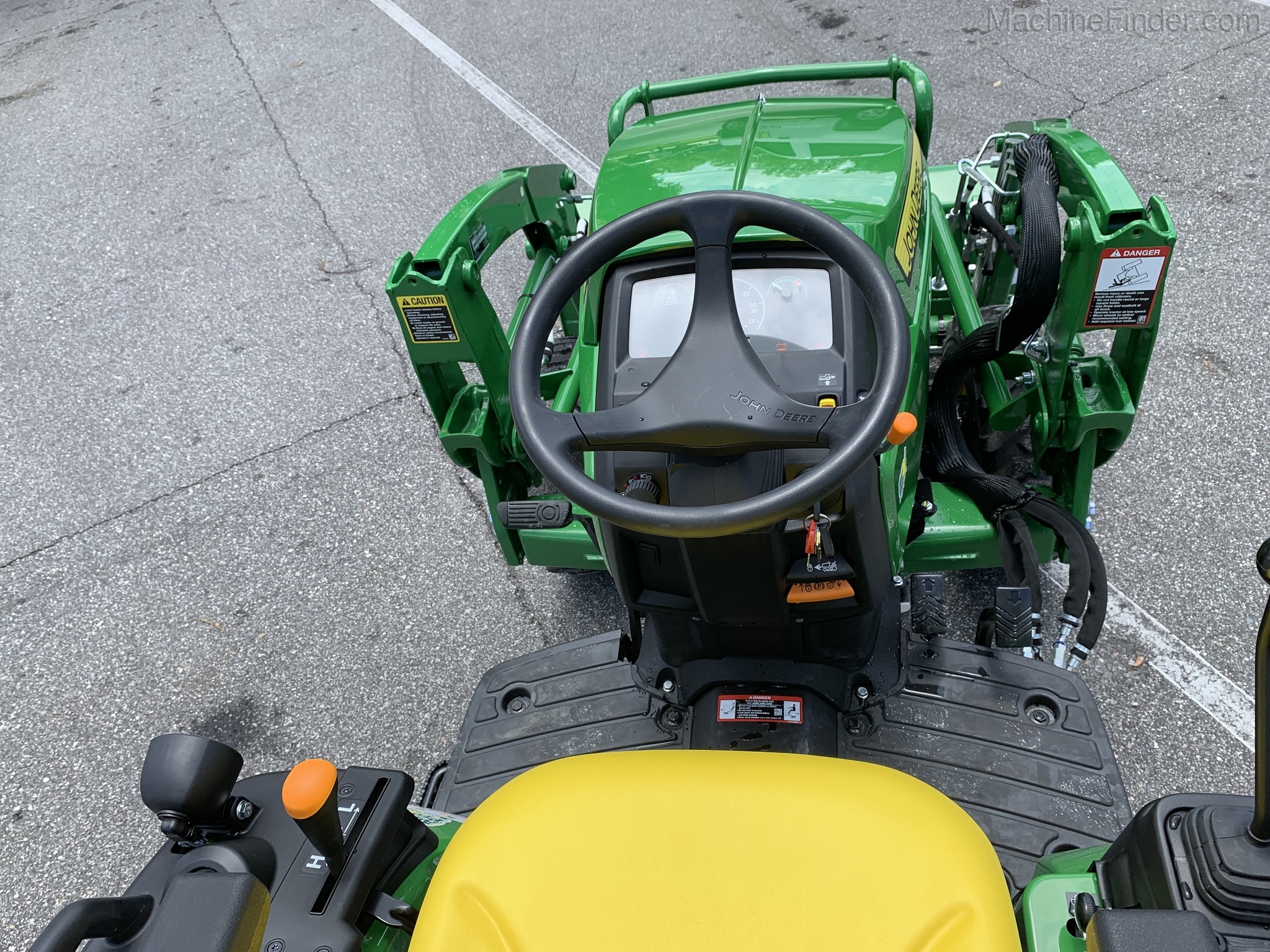 2020 John Deere 2025R Image 6