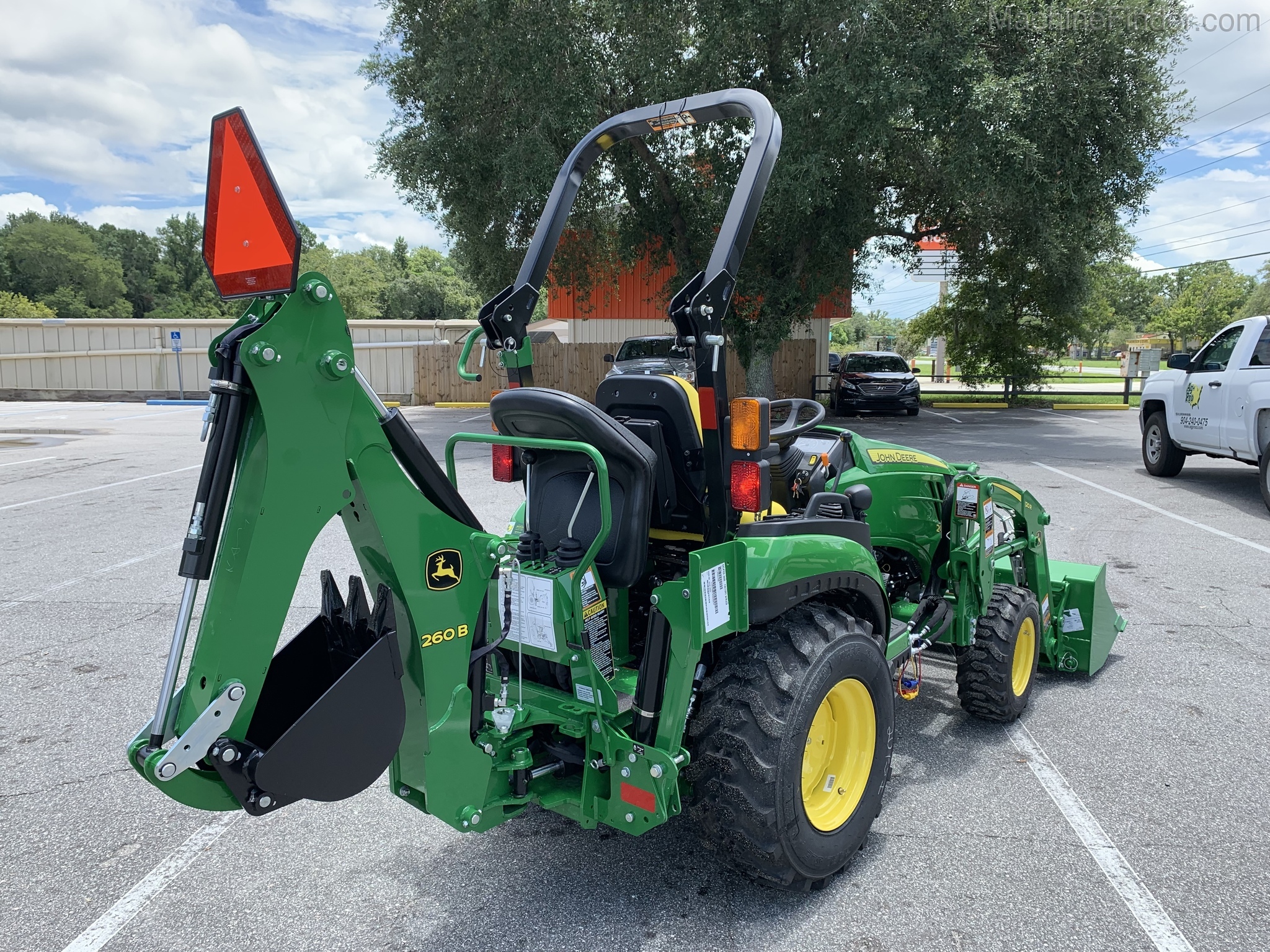 2020 John Deere 2025R Image 4