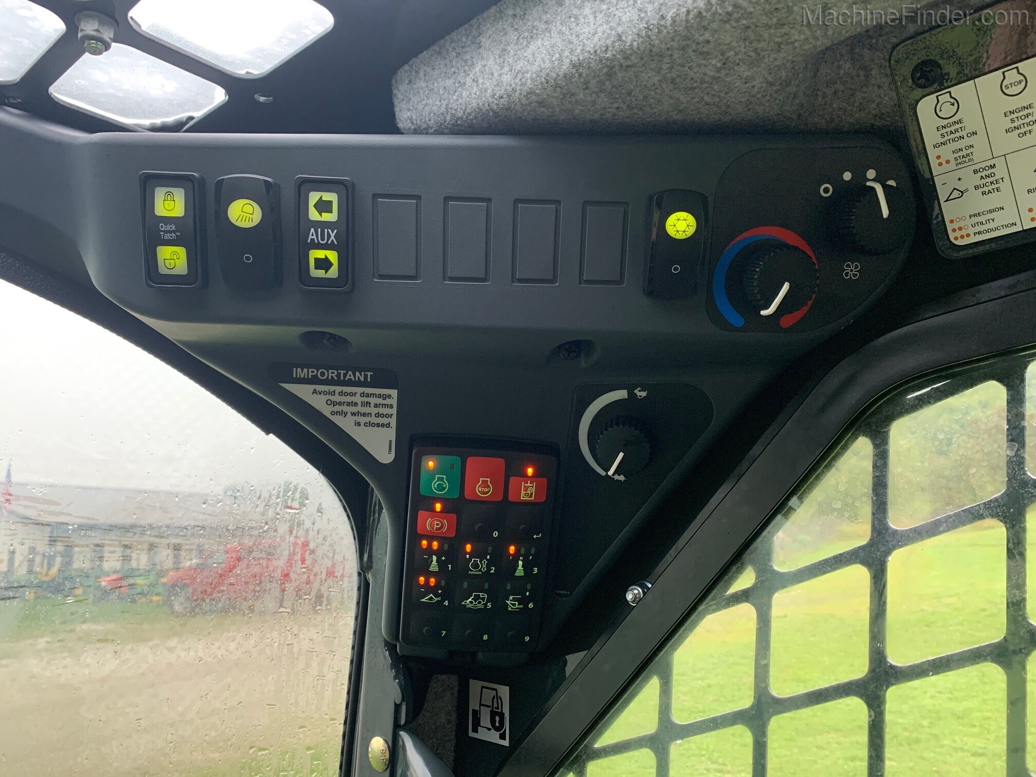 2020 John Deere 325G Image 10