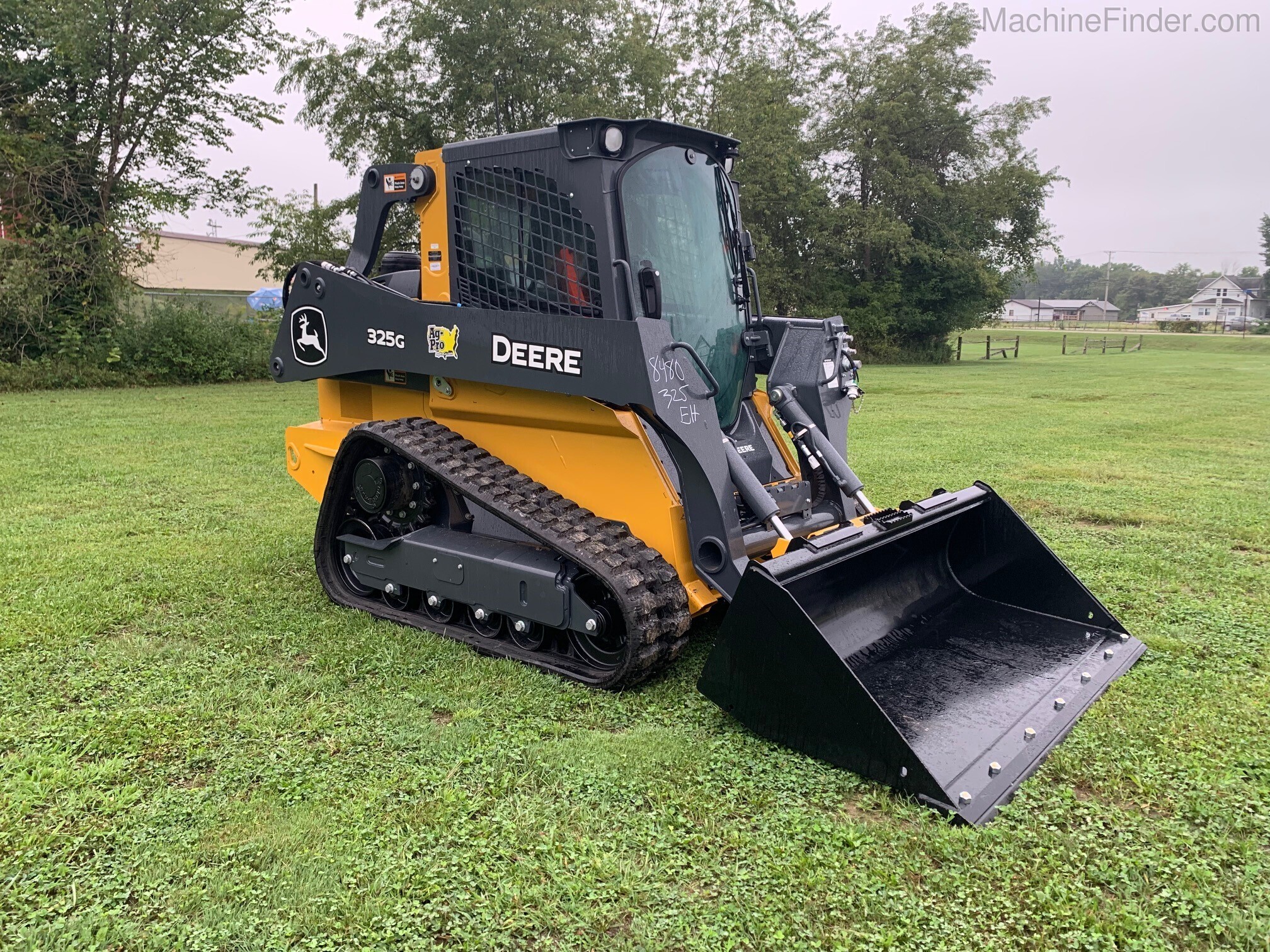 2020 John Deere 325G Image 3