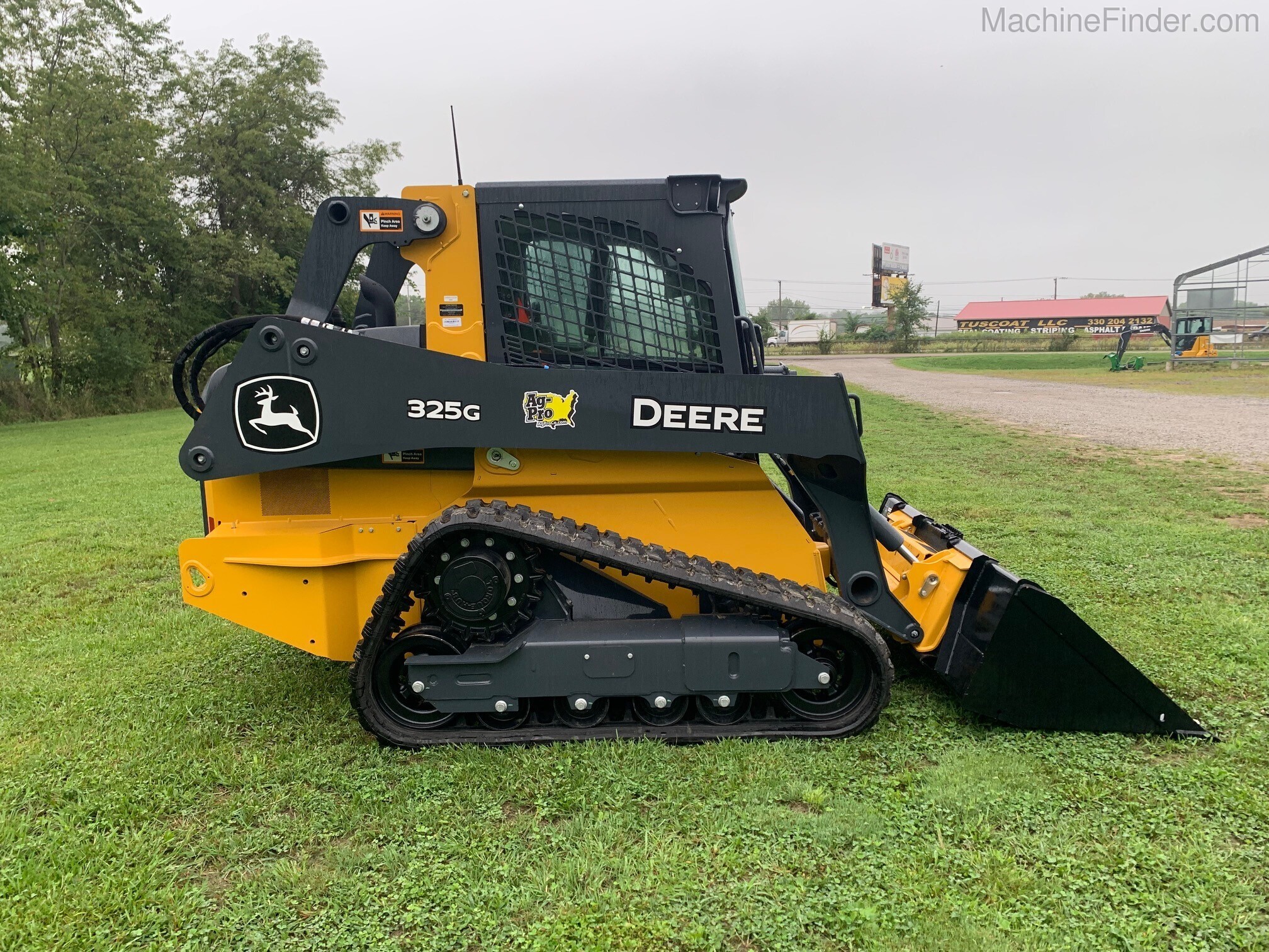 2020 John Deere 325G Image 2