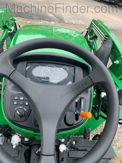 2020 John Deere 3032E Image 5
