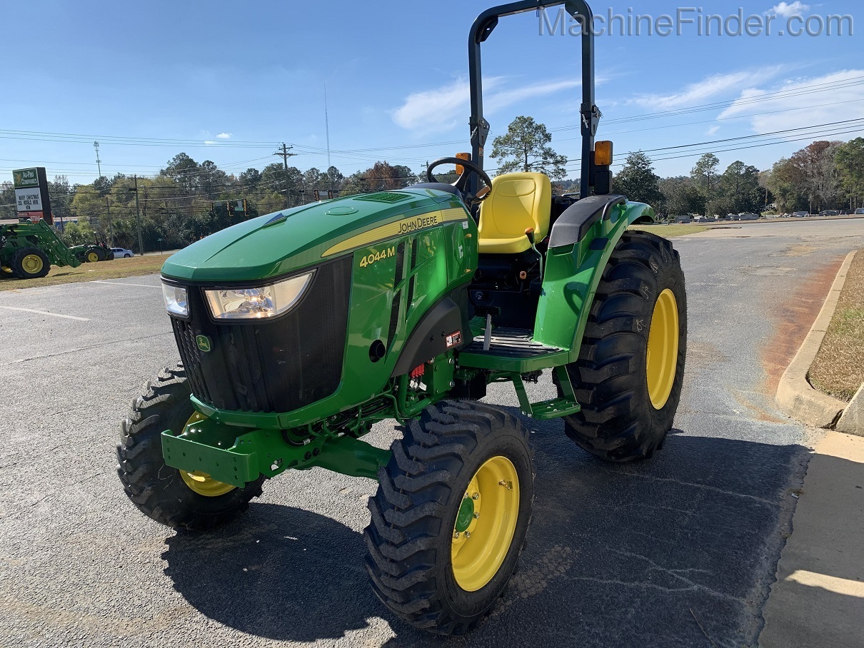 2021 John Deere 4044M Image 3