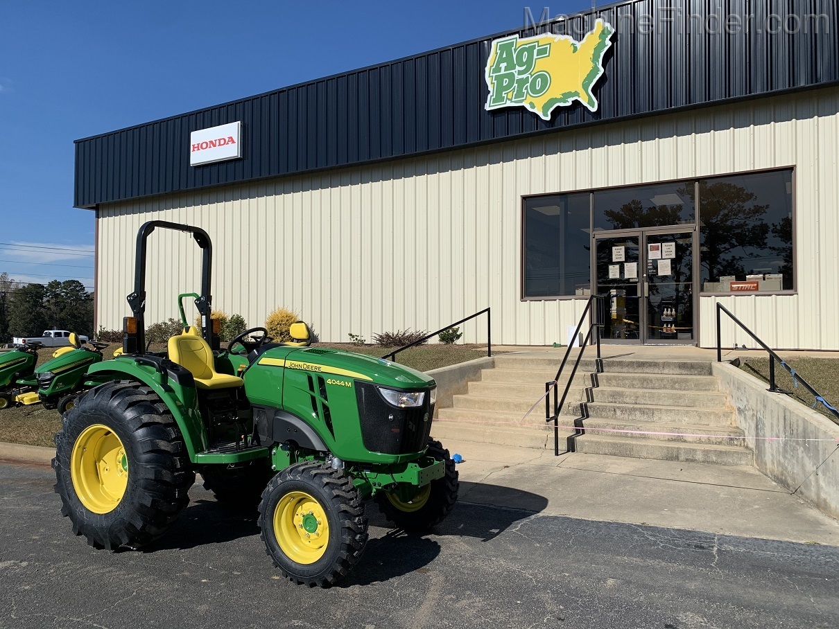 2021 John Deere 4044M Image 1