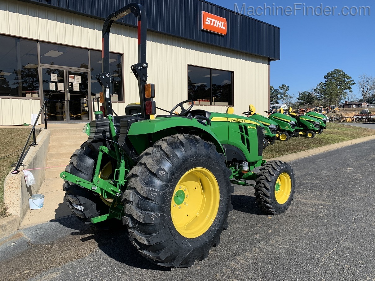 2021 John Deere 4044M Image 6
