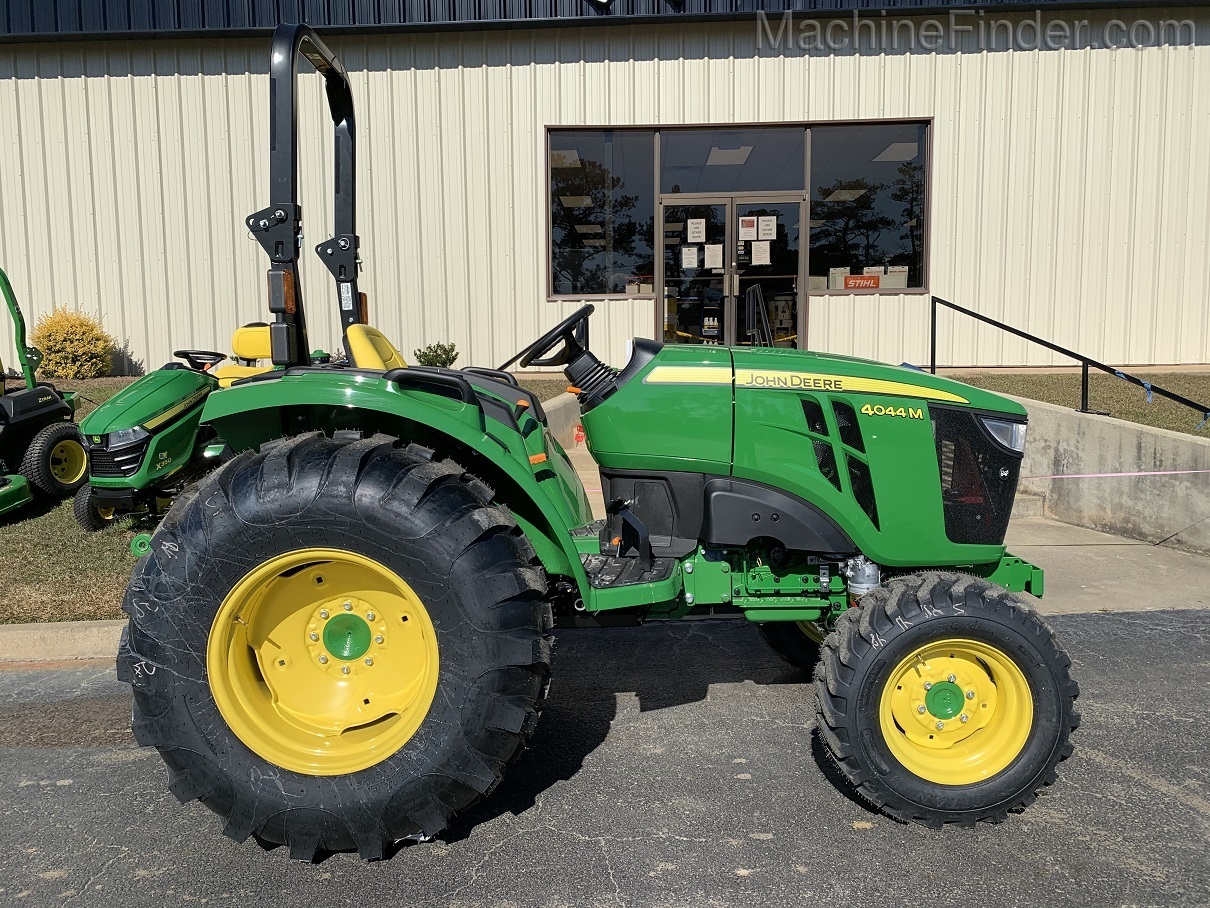 2021 John Deere 4044M Image 7