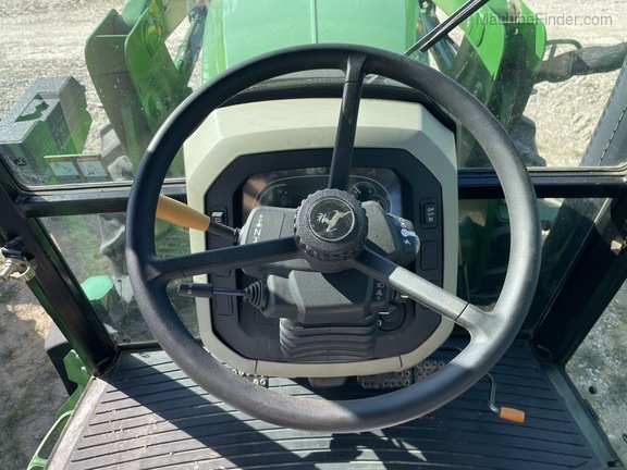 2016 John Deere 5085E Image 13