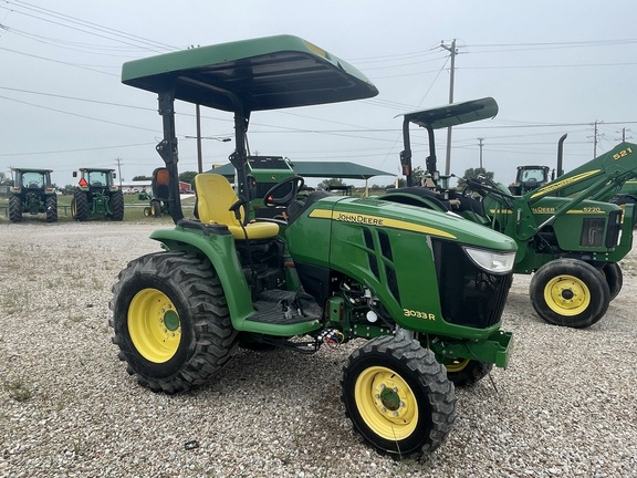 2017 John Deere 3033R Image 1