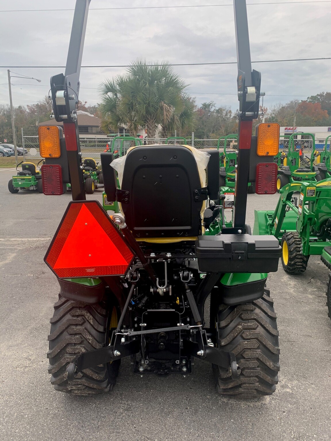 2023 John Deere 1025R Image 5