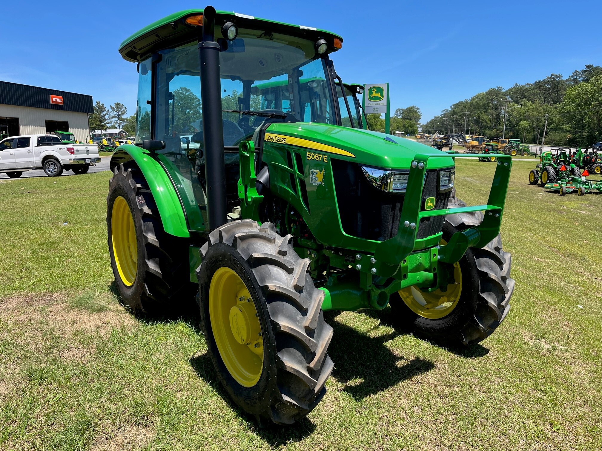 2023 John Deere 5067E Image 3