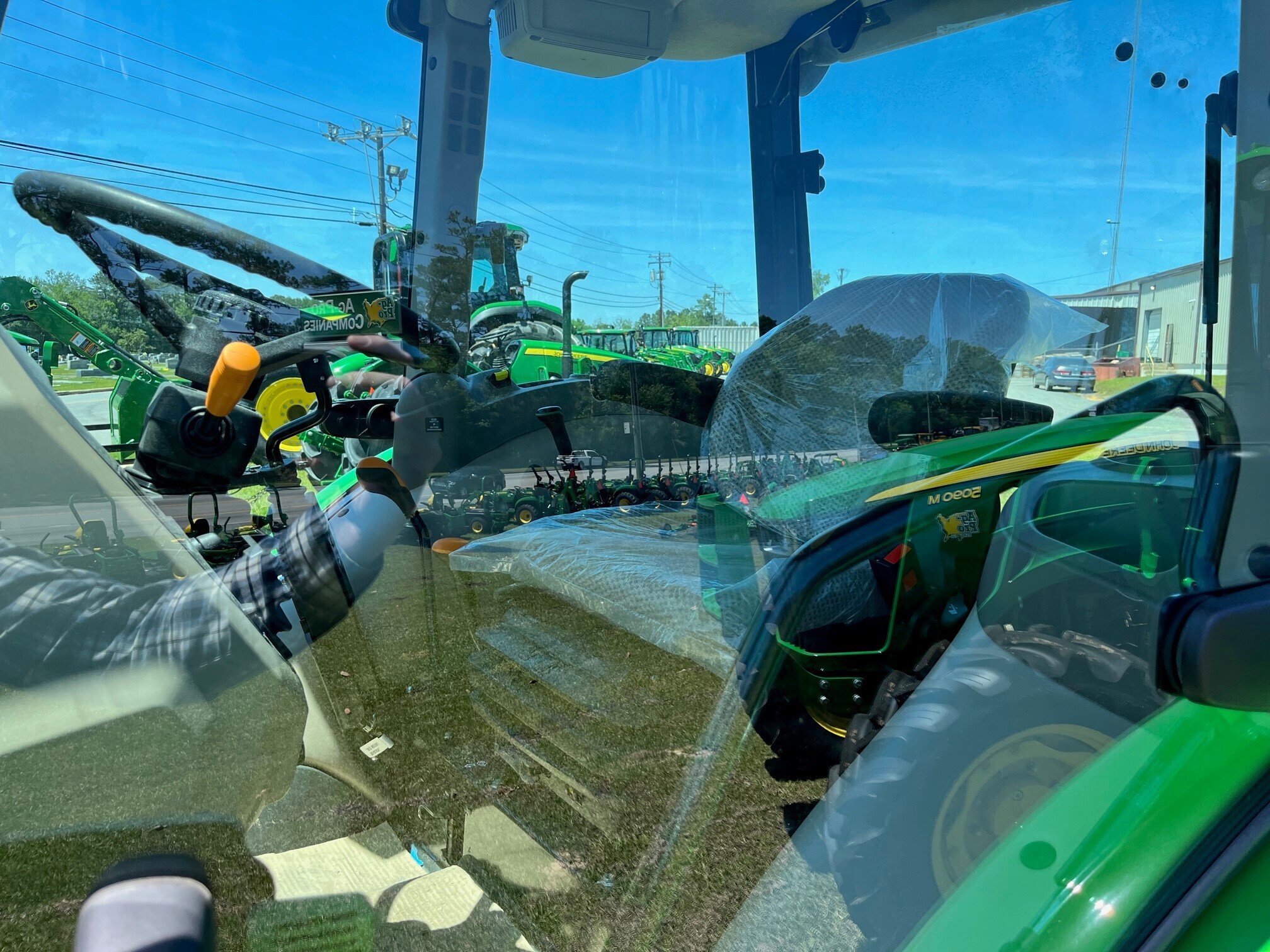 2023 John Deere 5067E Image 5