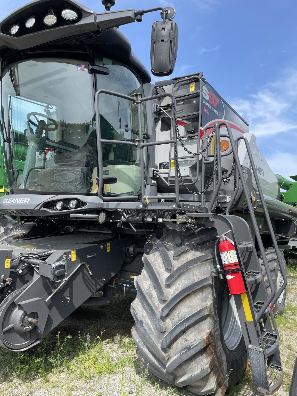 2021 Gleaner S97 Image 3