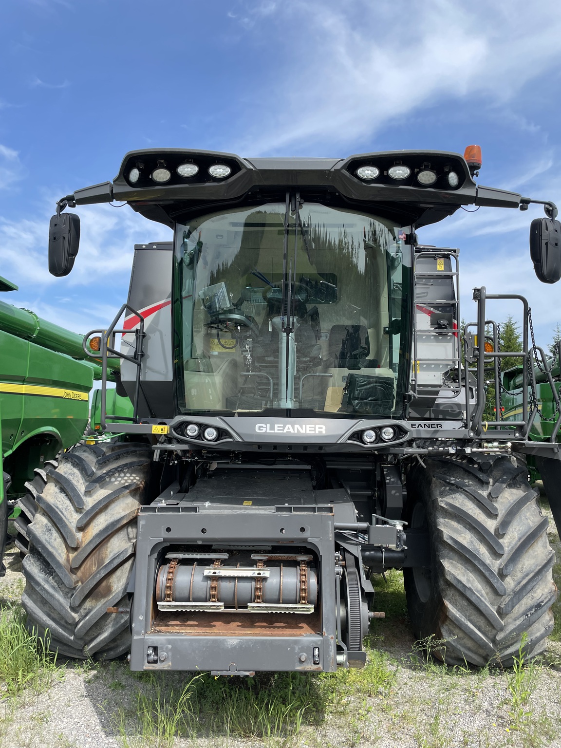 2021 Gleaner S97 Image 1