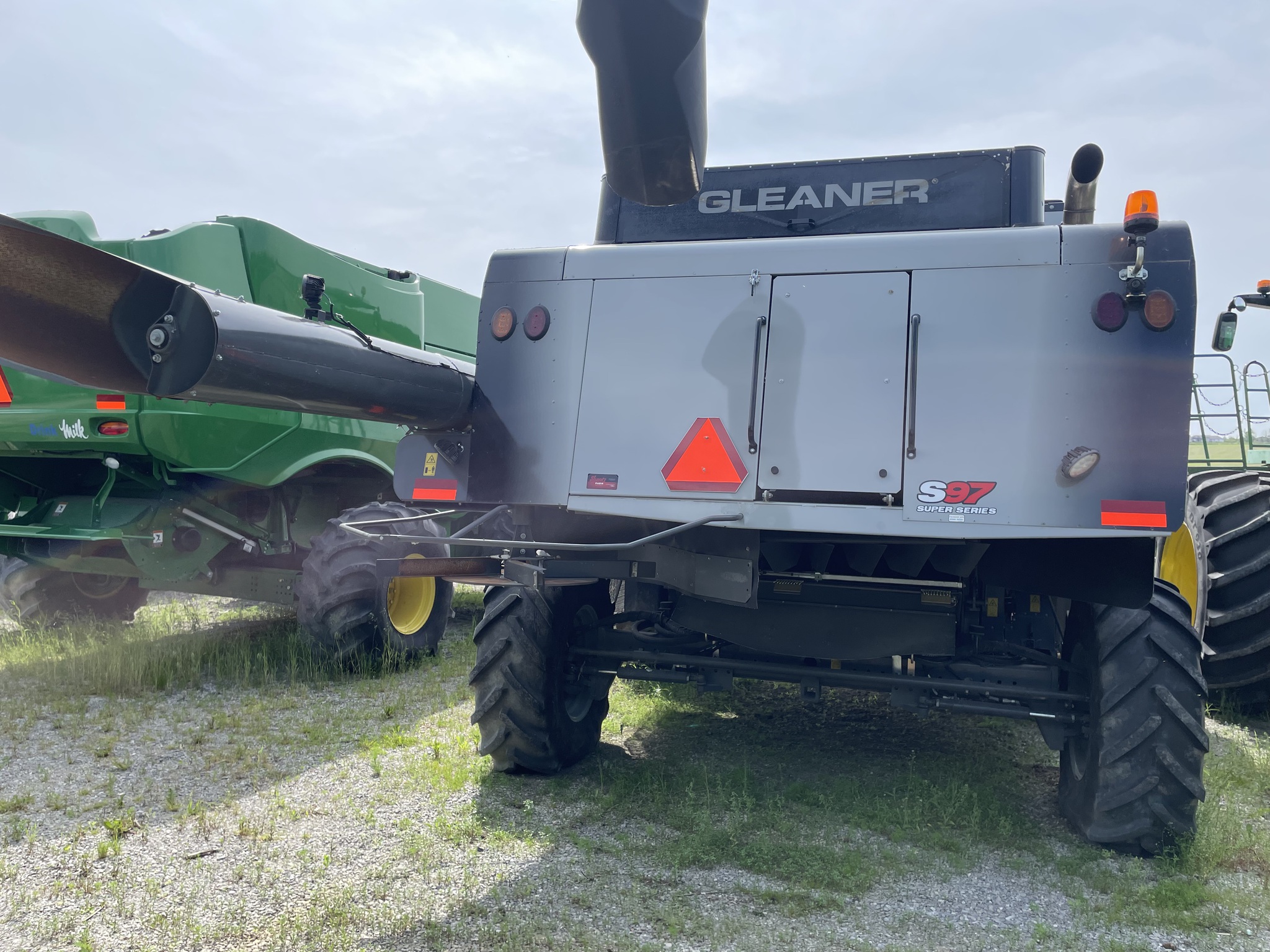 2021 Gleaner S97 Image 8