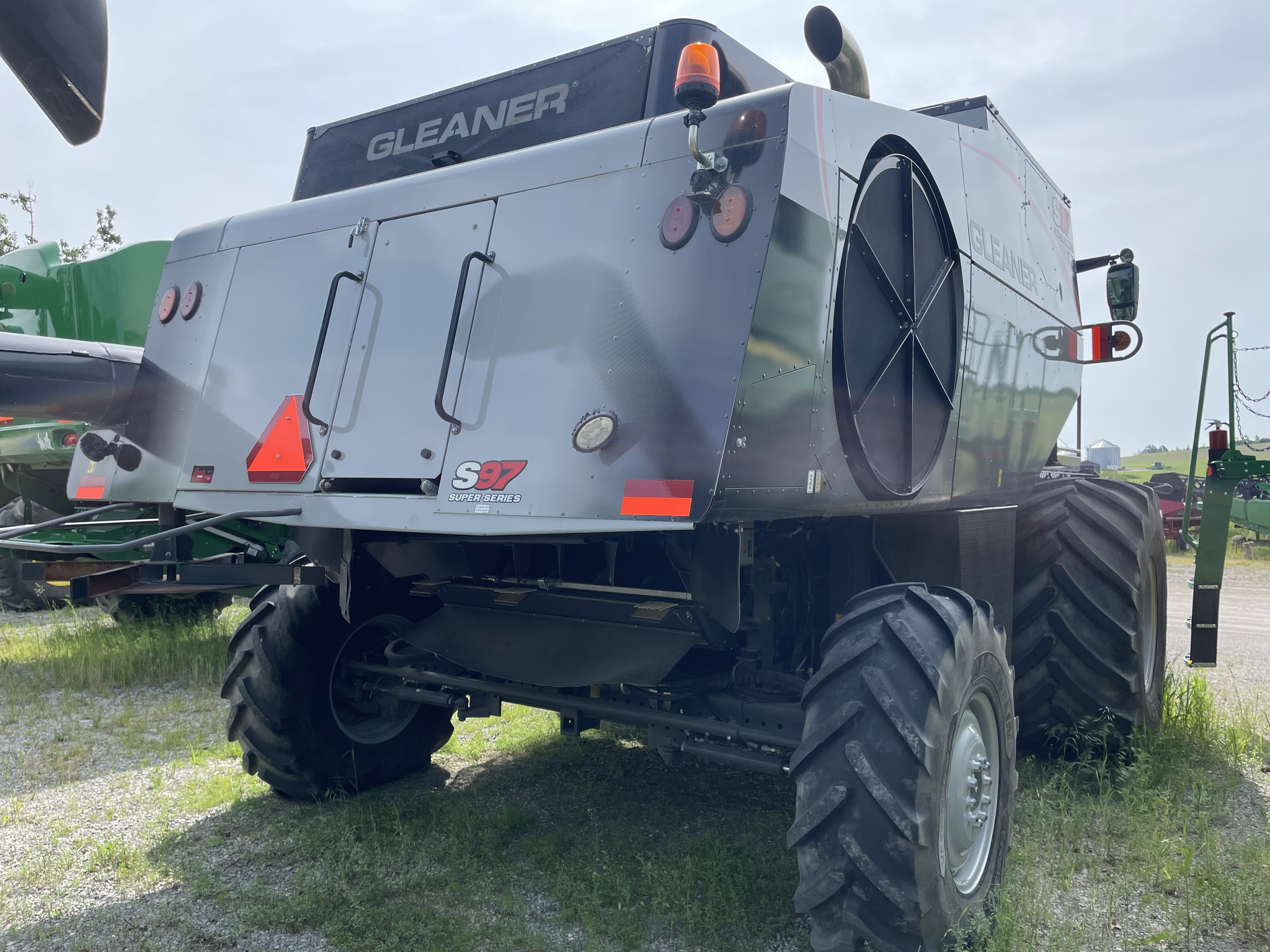 2021 Gleaner S97 Image 9