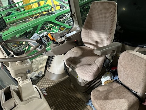 2014 John Deere R4038 Photo 7