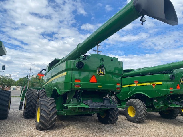  2023 John Deere S780 at Heritage Tractor in Pontiac, IL