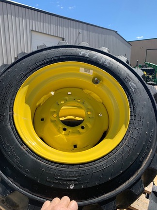 2023 John Deere 4052M (3rd thumbnail)
