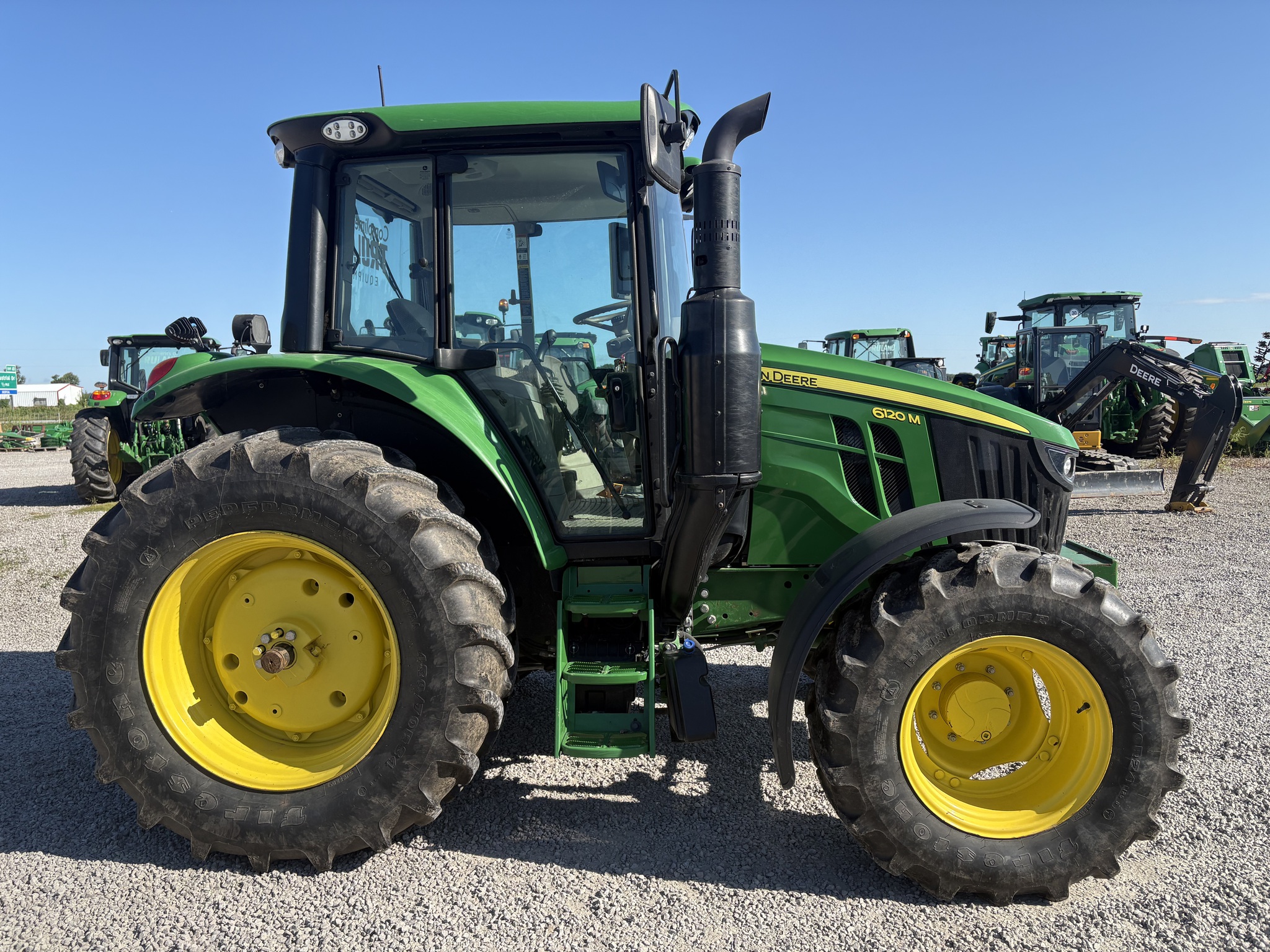 2022 John Deere 6120M Image 3