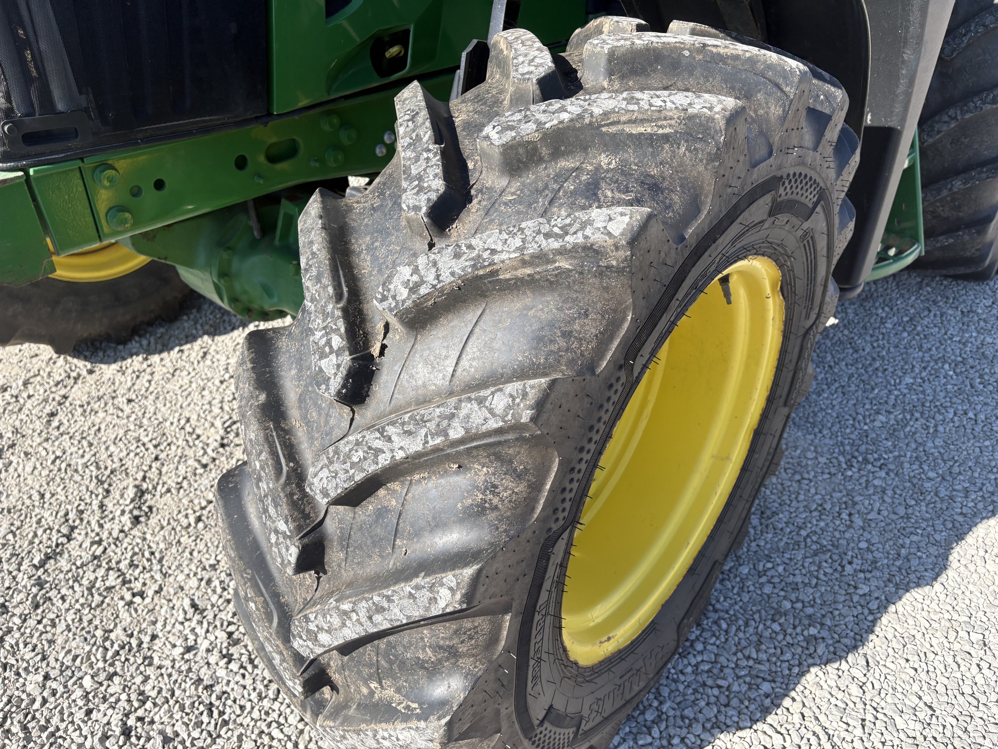 2022 John Deere 6120M Image 9