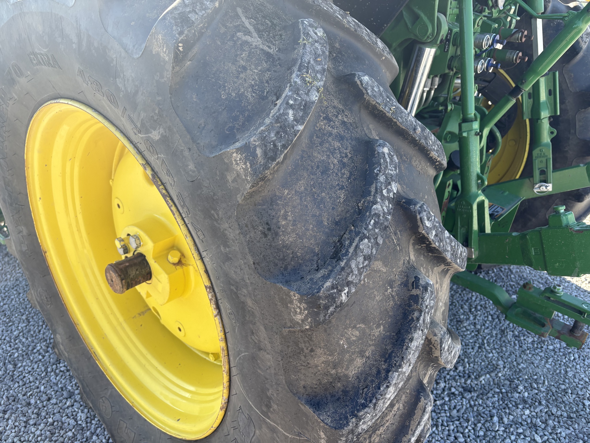 2022 John Deere 6120M Image 12