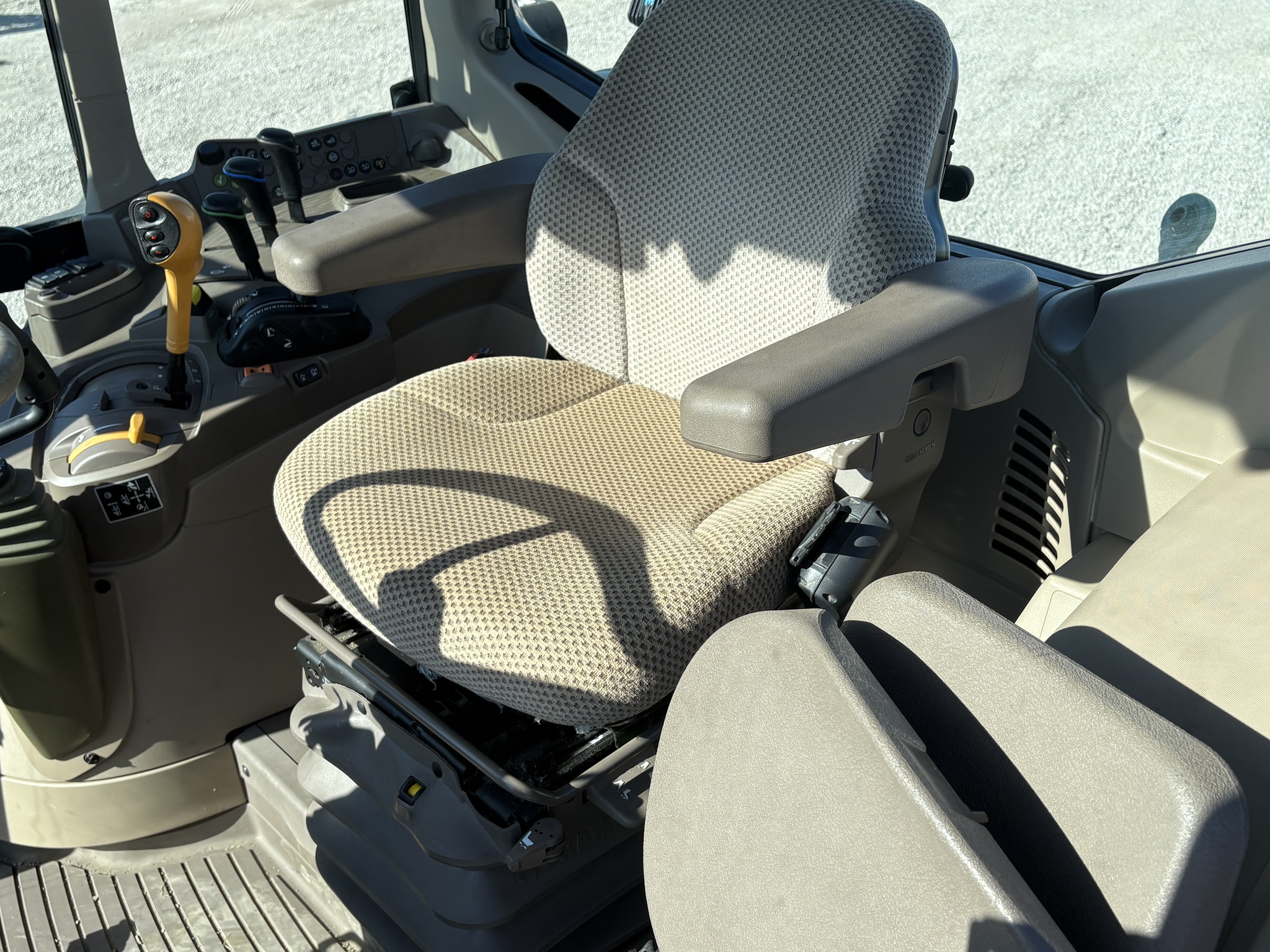 2022 John Deere 6120M Image 18