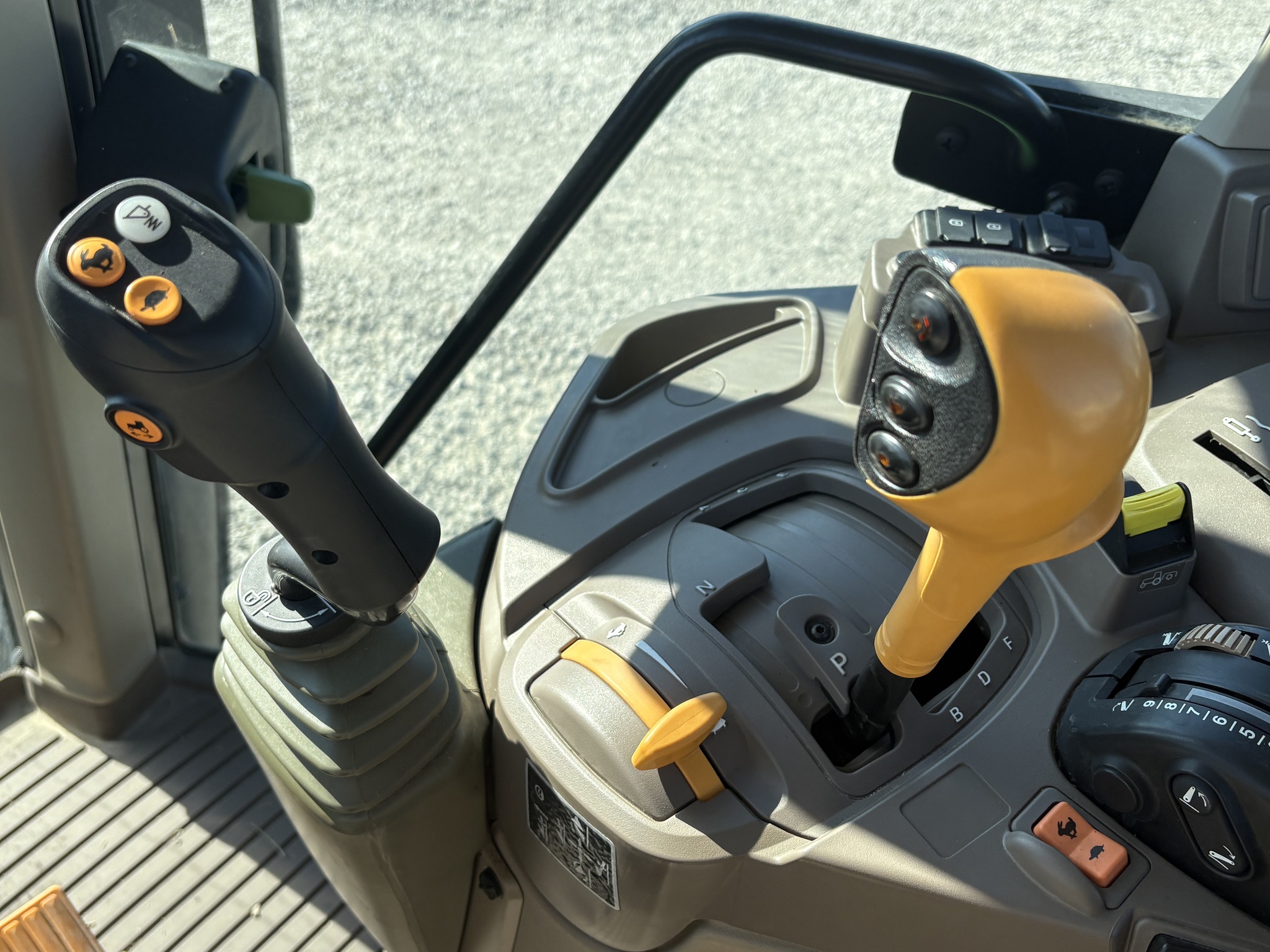 2022 John Deere 6120M Image 23