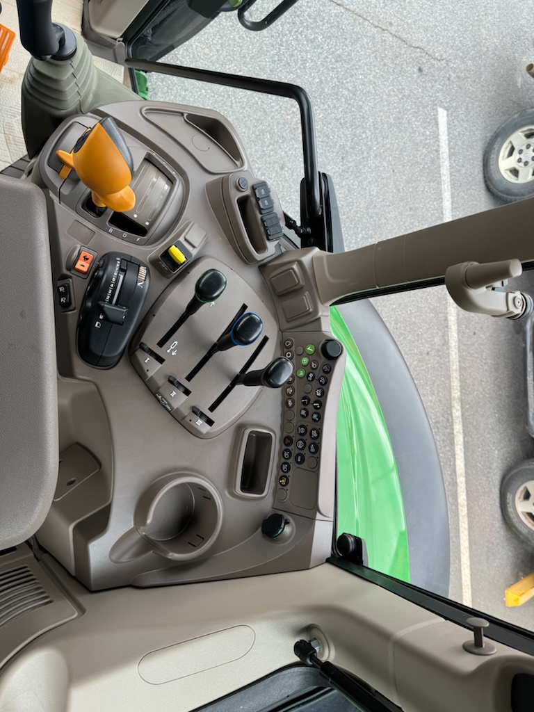 2023 John Deere 6120M Image 9