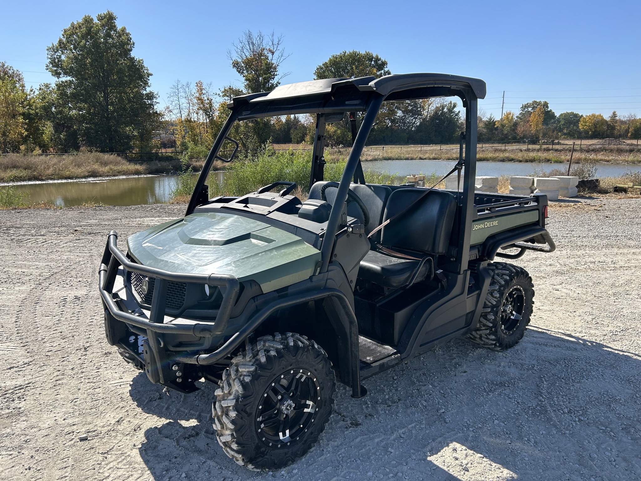  2018 John Deere XUV 835M at Heritage Tractor in Pittsburg, KS