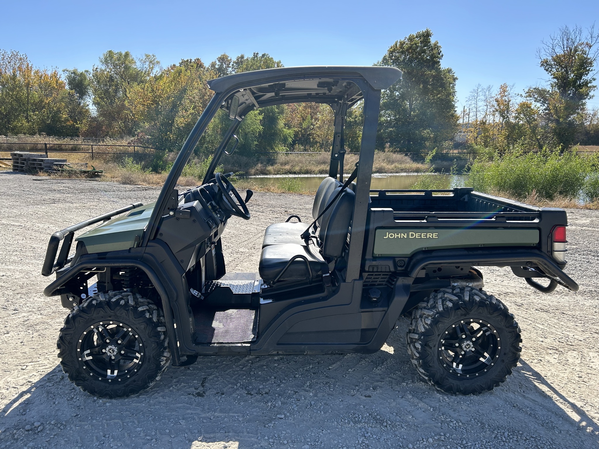  2018 John Deere XUV 835M at Heritage Tractor in Pittsburg, KS