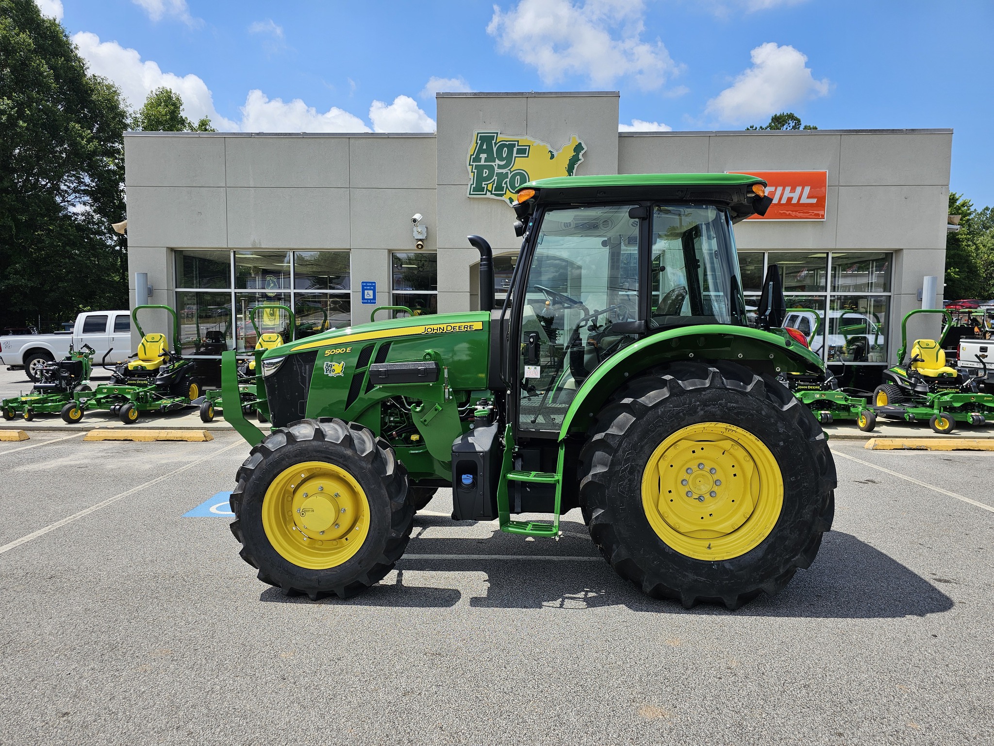 2024 John Deere 5090E Image 4