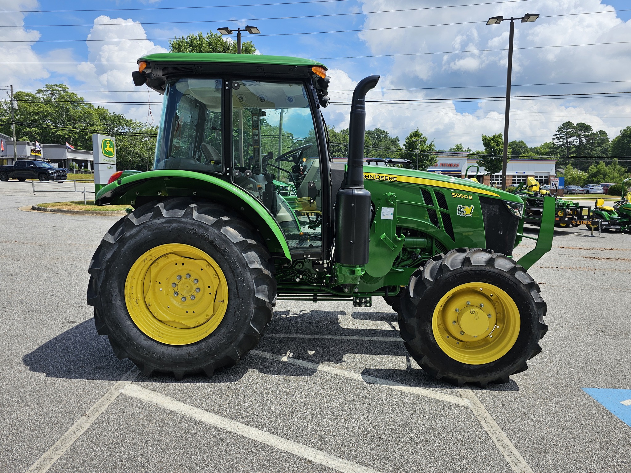 2024 John Deere 5090E Image 9