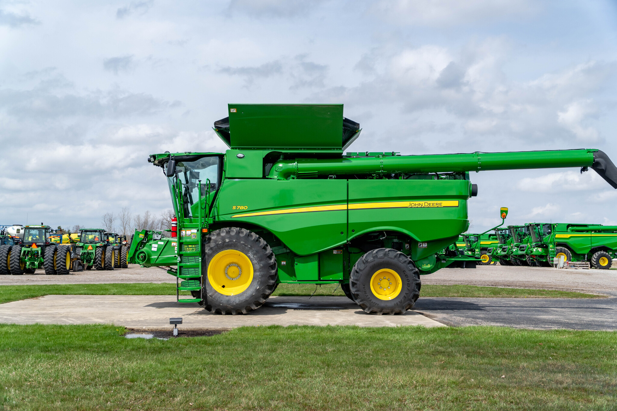 Used 2024 John Deere S780 Combines at Koenig Equipment in Anna, OH - PhotoXL1