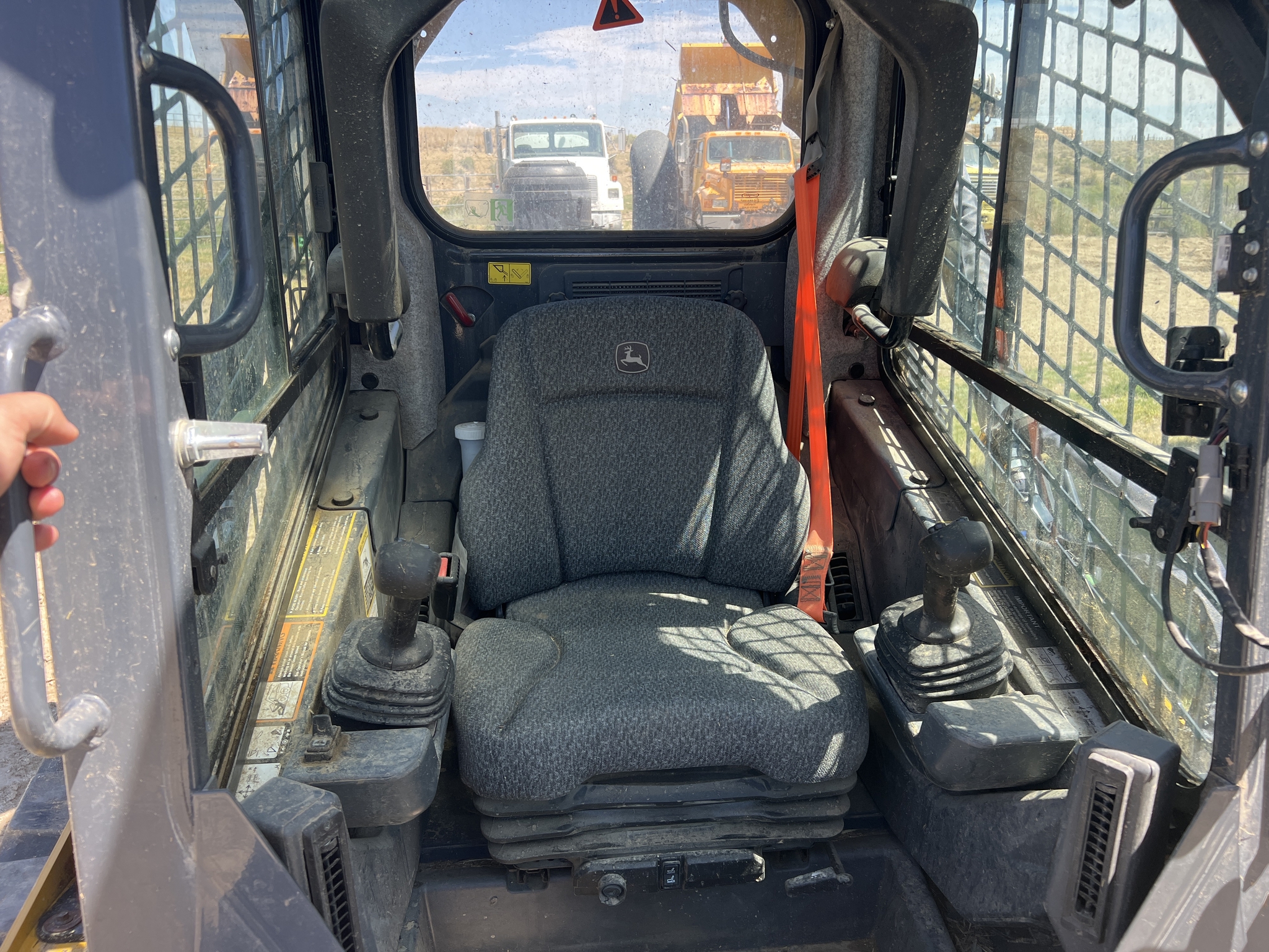 2022 John Deere 331G Image 8