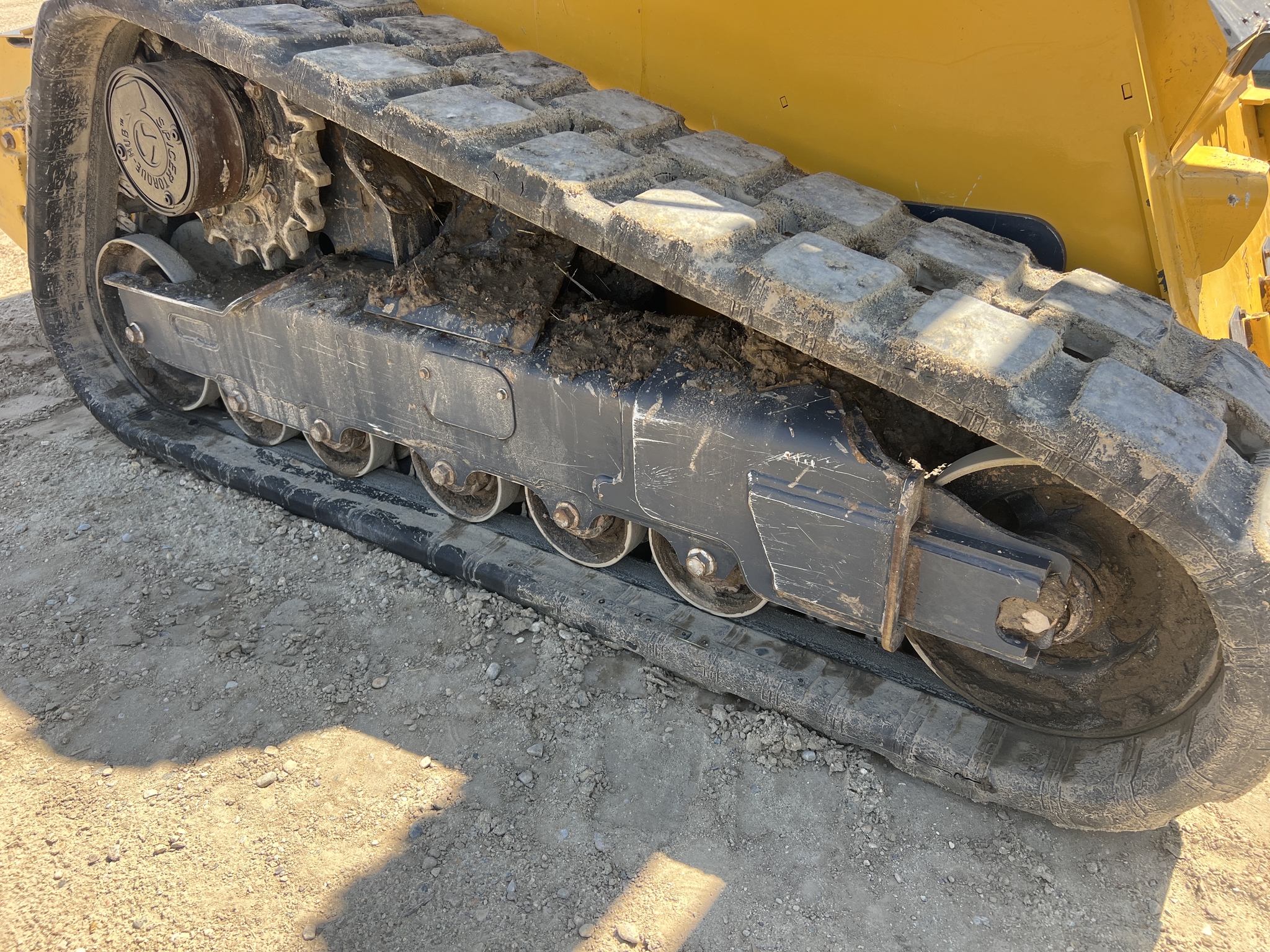 2022 John Deere 331G Image 13