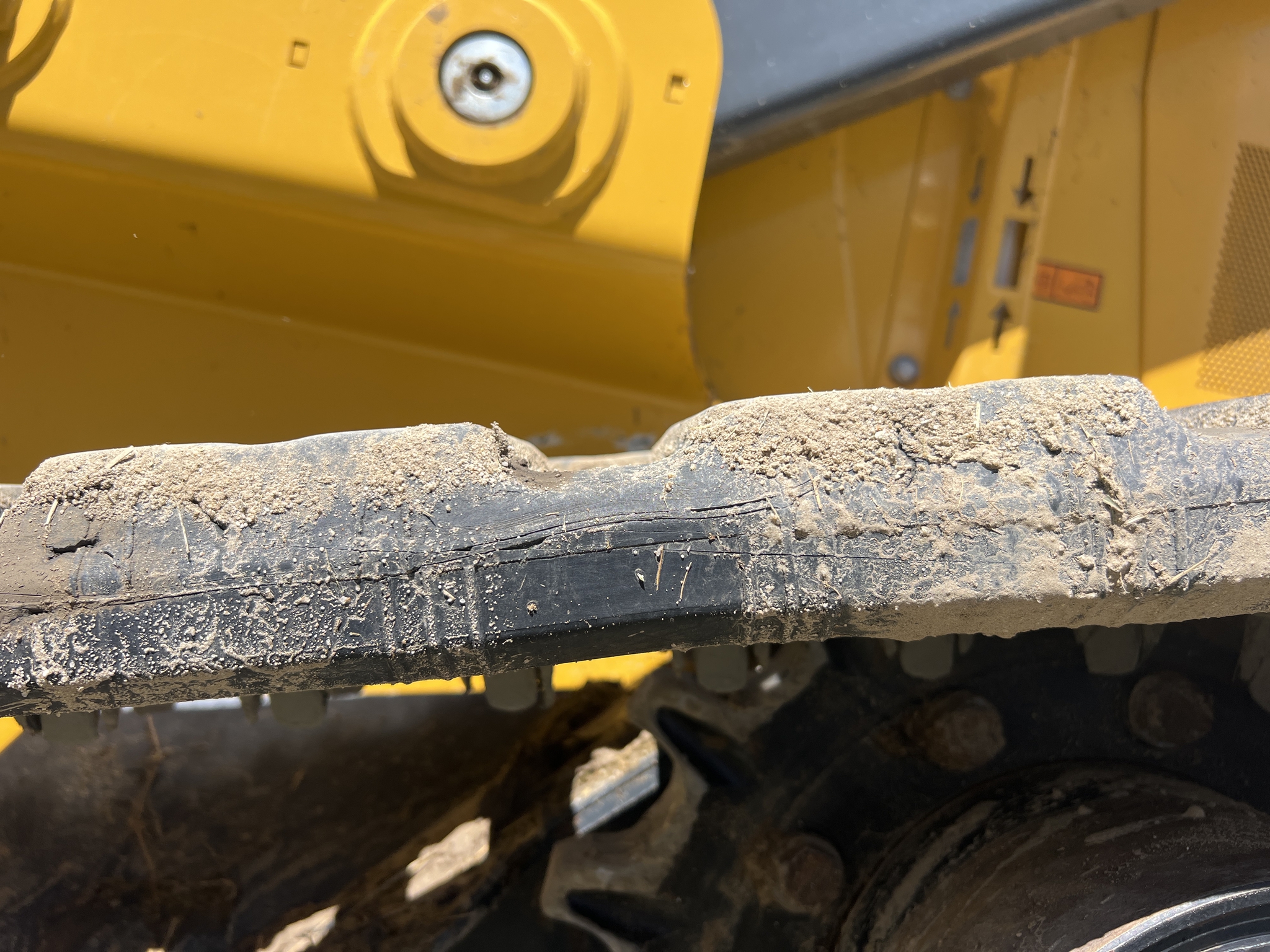 2022 John Deere 331G Image 17