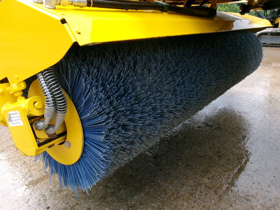 2024 Superior Broom DT74J