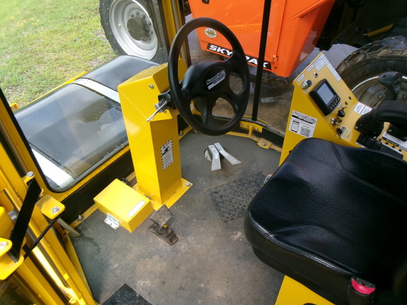 2024 Superior Broom DT74J